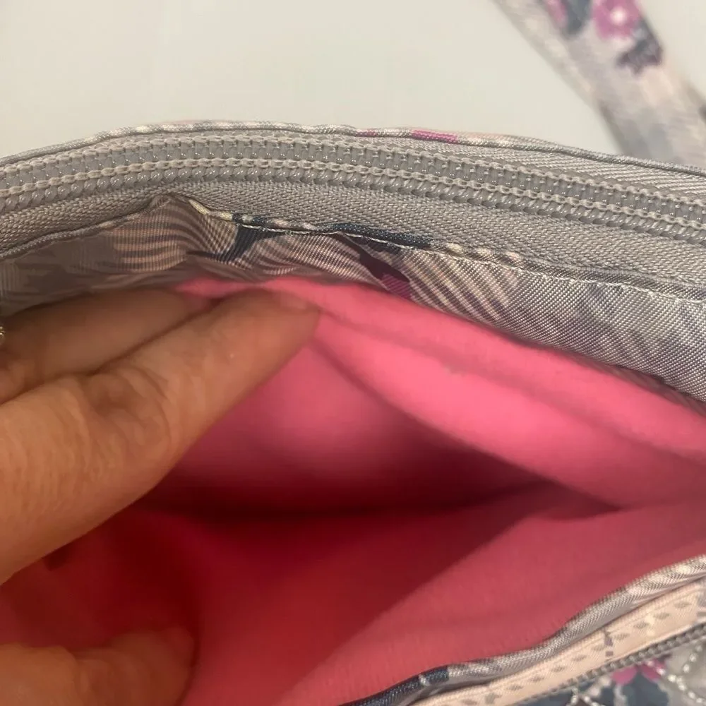 Women’s lug brand purse, adjustable Crossbody/shoulder bag